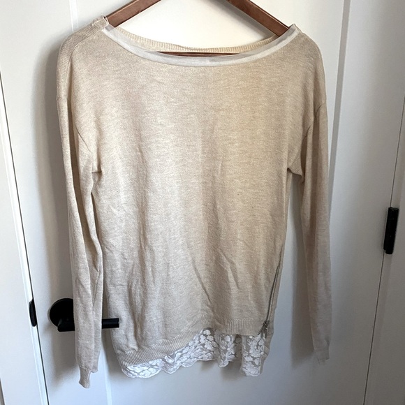 RD Style Tonie Lace Inset Pullover - Picture 2 of 6